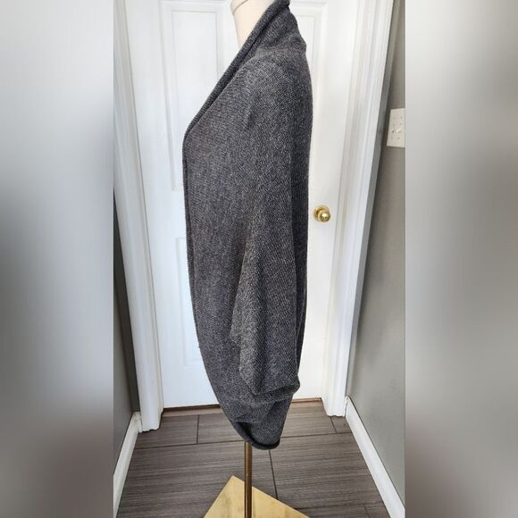Zara grey knit Shawl Batwing shrug sweater - Size Medium - Picture 3 of 10
